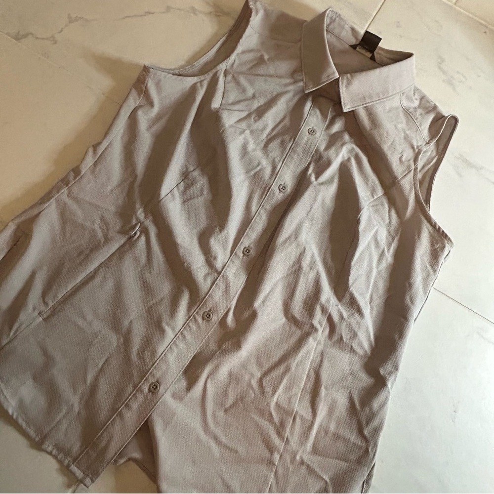 Eddie Bauer Sleeveless Beige Button-Up Women's Top. Lightweight. EUC!
